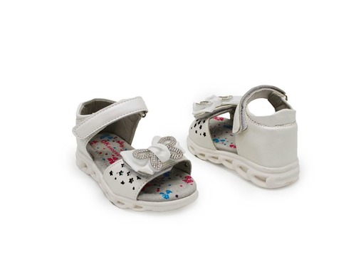 Босоножки Ok Shoes для девочек жемчужного цвета. Фото 2