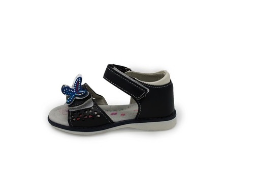 Босоножки Ok Shoes для девочек синего цвета украшенные бабочкой. Фото 3