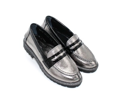 Туфли-лоферы Sandalik для девочек цвета никель.