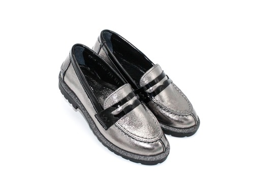 Туфли-лоферы Sandalik для девочек цвета никель. Фото 1