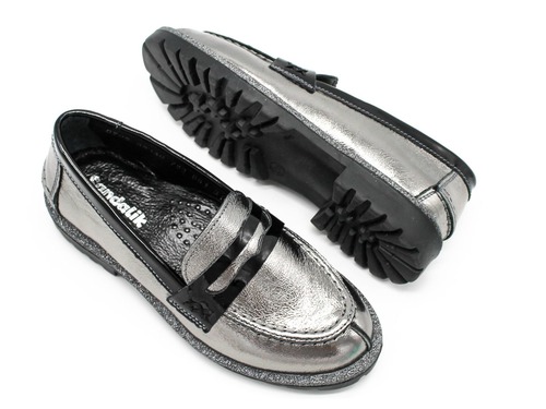 Туфли-лоферы Sandalik для девочек цвета никель. Фото 3