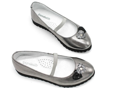 Туфли Sandalik для девочек цвета никель с сердечком. Фото 2