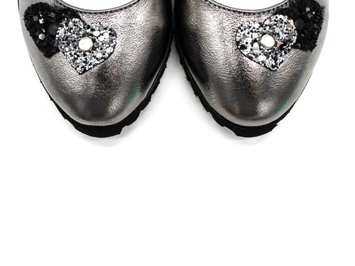Туфли Sandalik для девочек цвета никель с сердечком. Фото 7