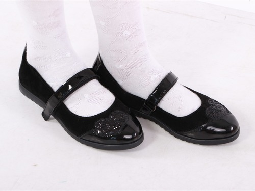 Туфли Sandalik для девочек чёрные с сердечком лак. Фото 3