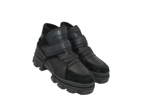 Ботинки Sandalik для девочек чёрного цвета на  высокой подошве. Фото 1