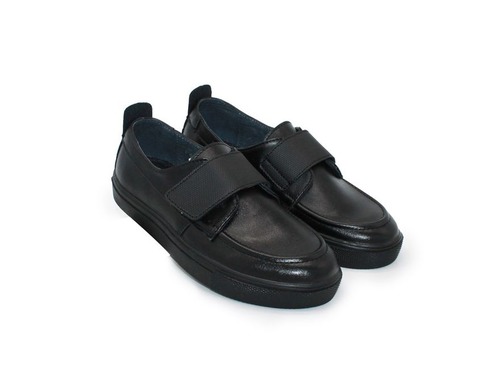 Туфли Sandalik для мальчиков черного цвета с липучкой. Фото 1
