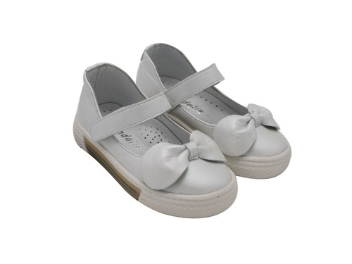 Туфли Sandalik для девочек белого цвета с бантиком Фото 1