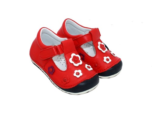 Туфли Sandalik для девочек красного цвета с цветочками Фото 1